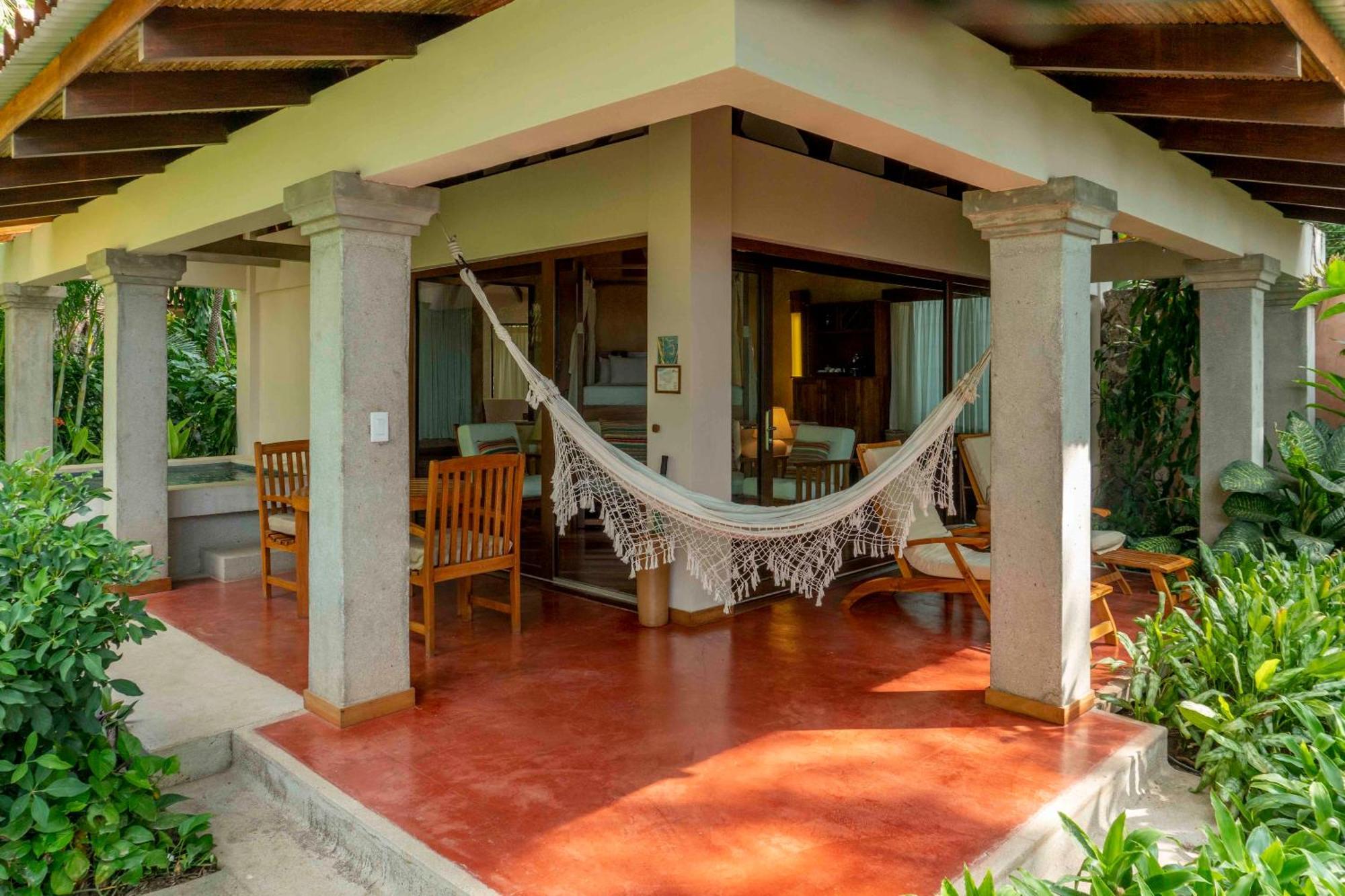 Capitan Suizo Beachfront Boutique Hotel Tamarindo Room photo